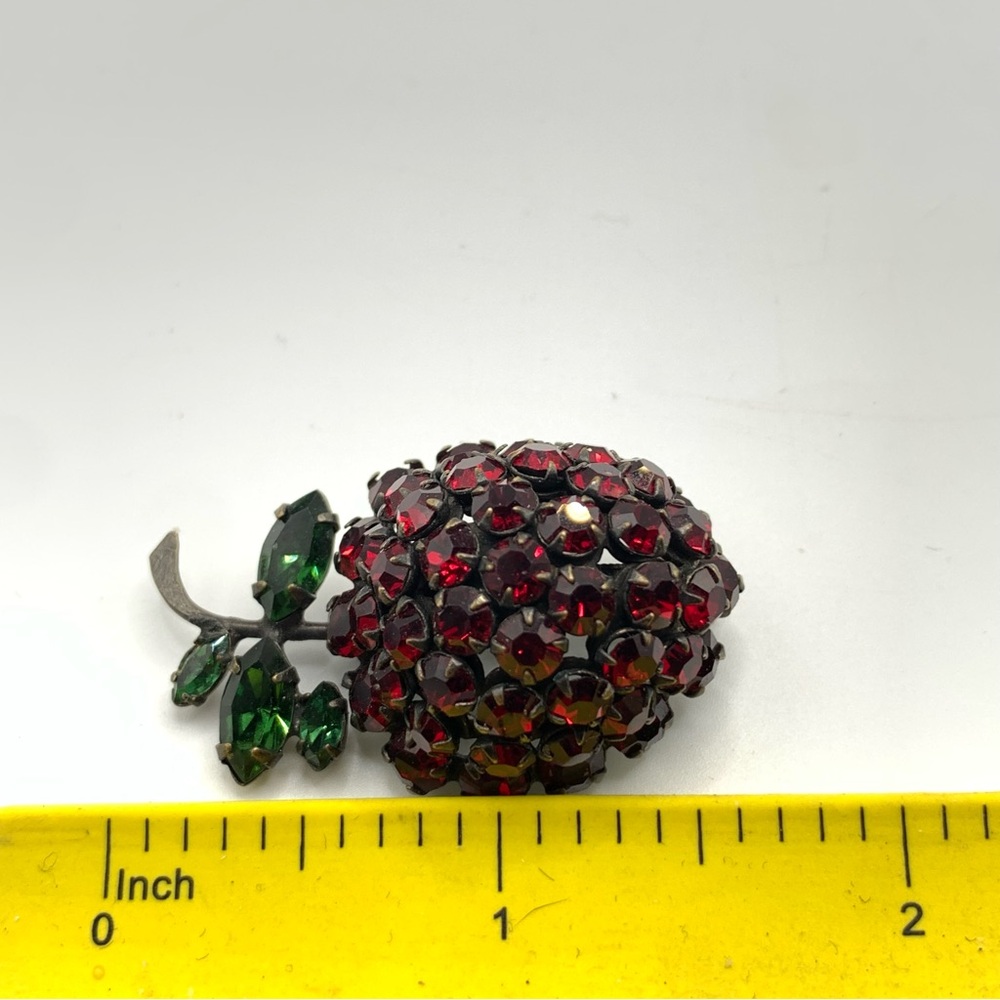 Rare Beautiful Vintage unsigned Schreiner NY strawberry Rhinestone Brooch - Picture 8 of 8